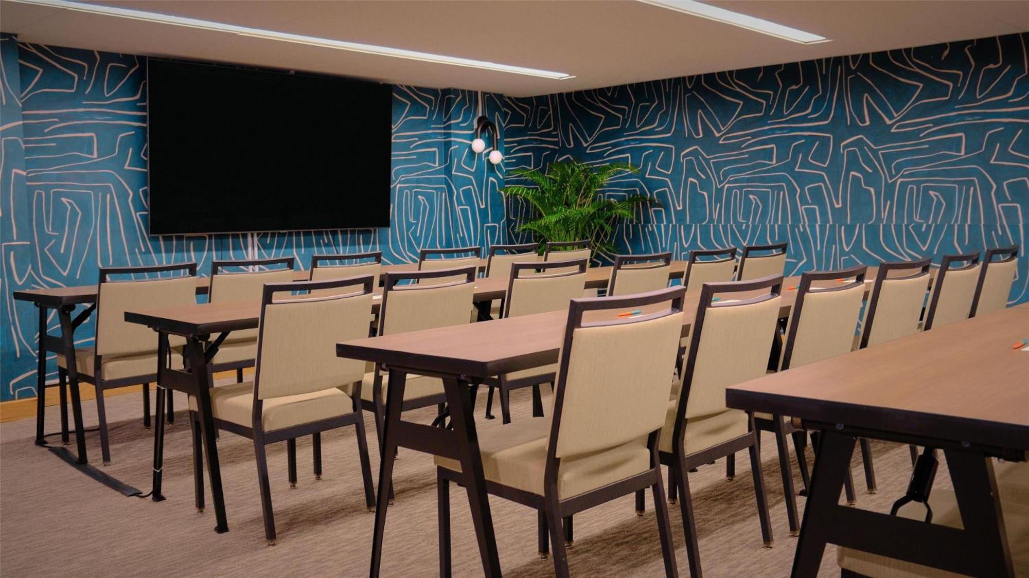 Romer Waikiki At The Ambassador 4*